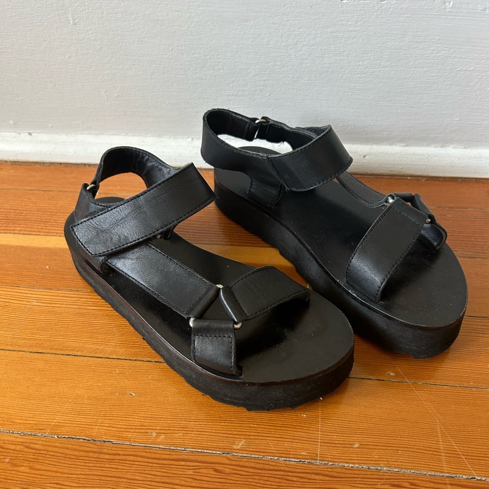 Leather strappy sandals - MKT studios